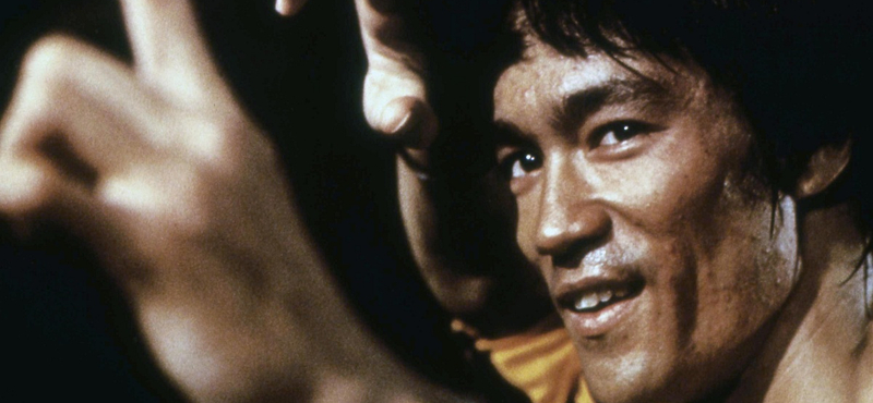 Bruce Lee 75 lenne – nézze végig legendás mozdulatait!