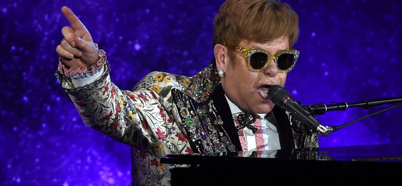 Elton John visszavonul