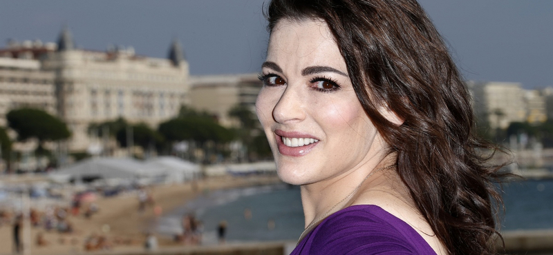 Nigella 70 másodperc alatt elvált