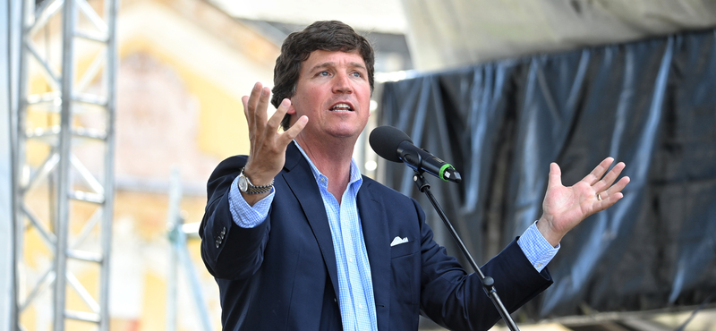 Tucker Carlson Esztergomban átkozta az illiberalizmust és megfejtette a magyar csodát