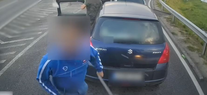 Ordibálás és köpködés lett egy kisebb közlekedési afférból – videó