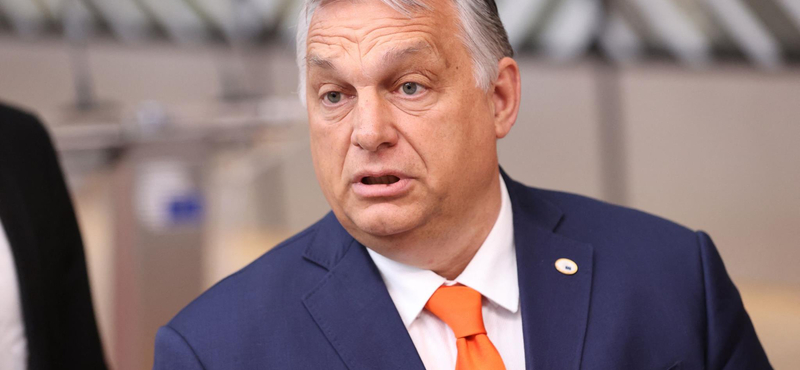 Népszava: A nagyköveteknek is segíteniük kell Orbán téziseinek terjesztését