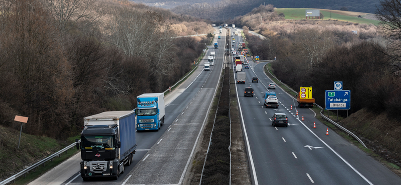 Baleset volt, 10 kilométeres a dugó az M1-esen