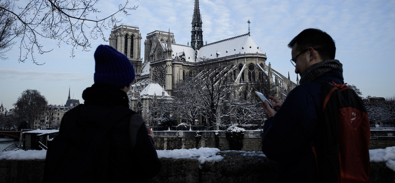 A könyvkiadók aratnak a Notre-Dame tragédiájából