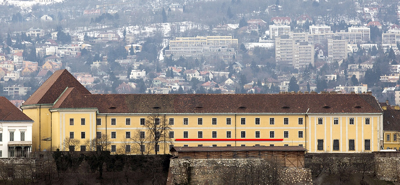 Feljelentést tettek a Liberálisok Orbán erkélye miatt