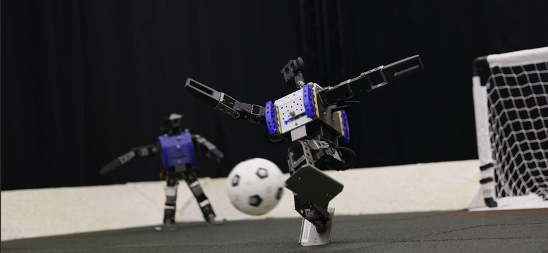 Elesik, de feláll, aztán belövi a gólt – egyre ügyesebbek a robotfocisták
