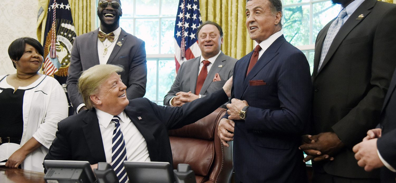 Sylvester Stallone második George Washingtonként ünnepelte Trumpot