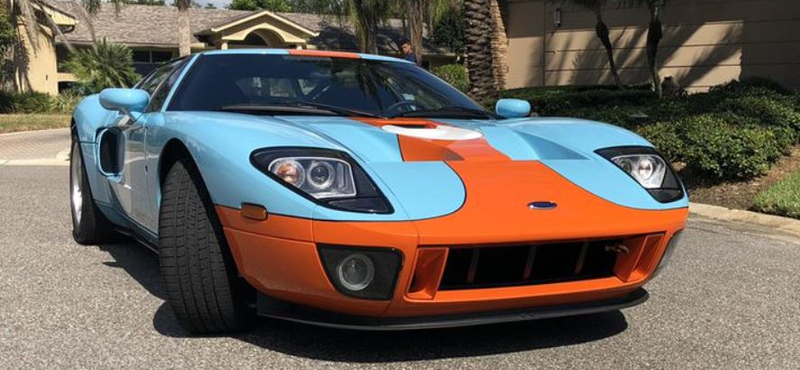 Egy amerikai összetört egy 250 millió forintos Ford GT-t, mert nem boldogult a kézi váltóval