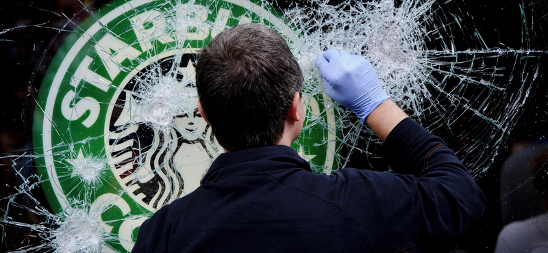 Leépíti hálózatát a Starbucks