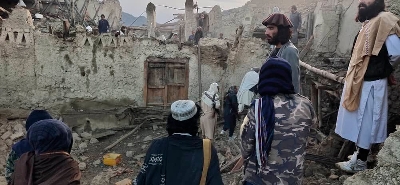 Több mint 900 életet követelt egy földrengés Afganisztánban