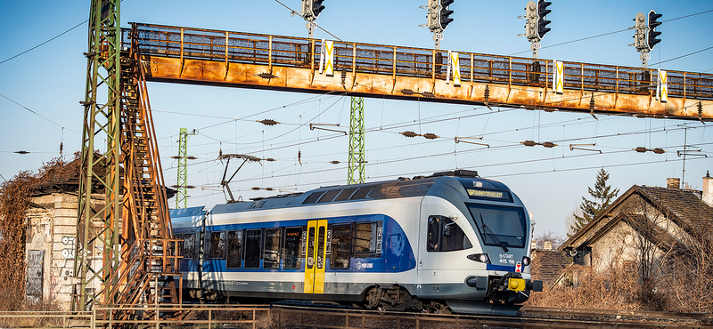 Egy napra megszállják a rendőrök a vonatokat