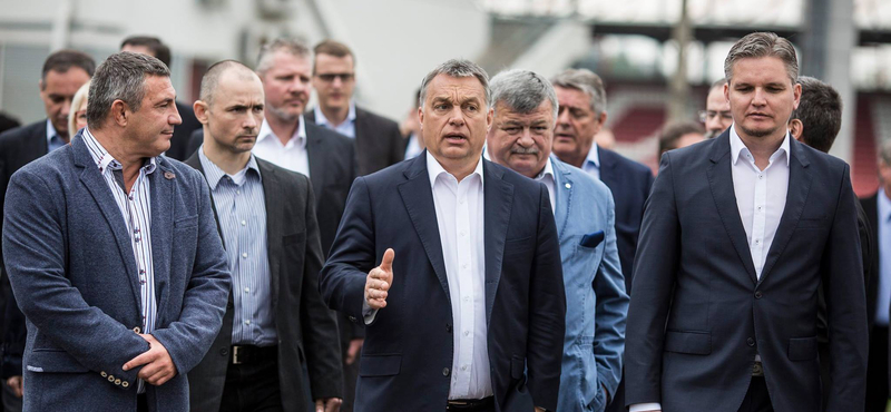 Orbán mindeközben stadionépítő üzletembereket méltat a Facebookon