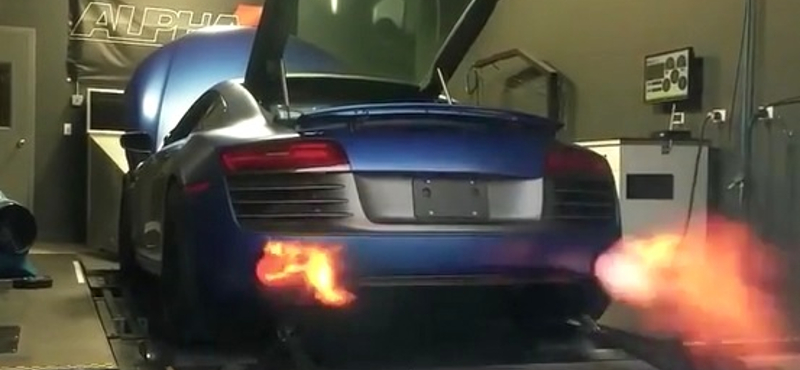 Szinte széttépi a fékpadot a turbósított Audi R8 – videó