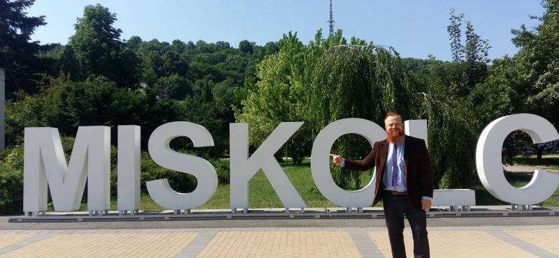 Furcsa telefonos "vallomás" borzolja tovább a kedélyeket a miskolci kampányban