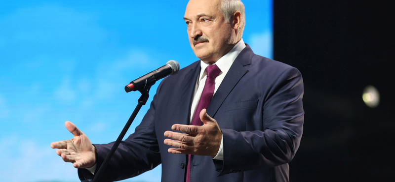 Lukasenka nem akarja beoltatni magát