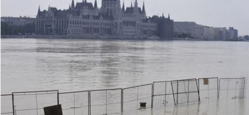 Kedd hajnalban éri el az áradás Budapestet