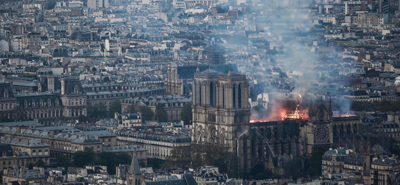 Ötven százalékos esély van a Notre-Dame megmentésére