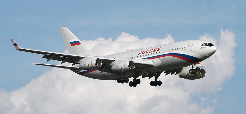 Videó: Ezzel a repülővel jön Putyin, ilyen belülről az orosz Air Force One