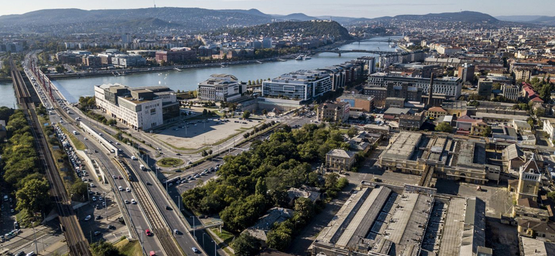 Felhívta egy nő a rendőrséget, hogy a Dunába akar ugrani