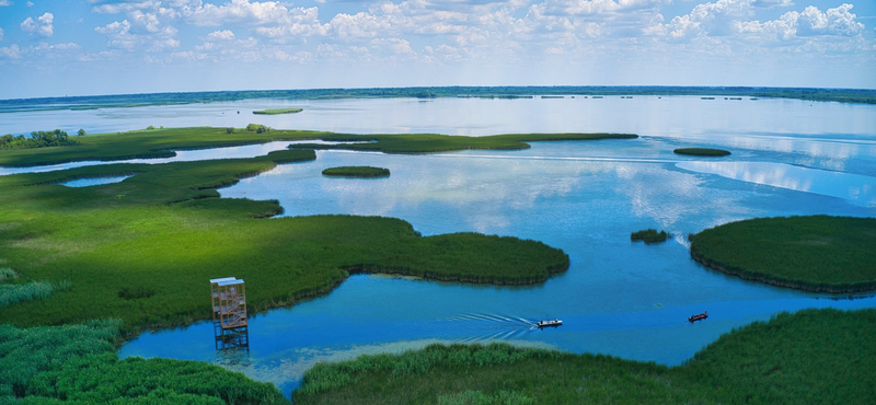 Csak a vízen lehet megközelíteni a Tisza-tó két új kilátóját