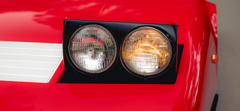 Bukólámpás olasz időgép ez a 44 évesen bejáratósan új Ferrari
