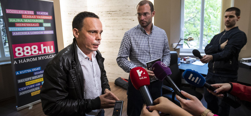 Médiatörténeti pillanat: a kormánypárti szóvivő a 888 szerkesztőségében sivalkodik, mert a Facebook törölt egy oldalt