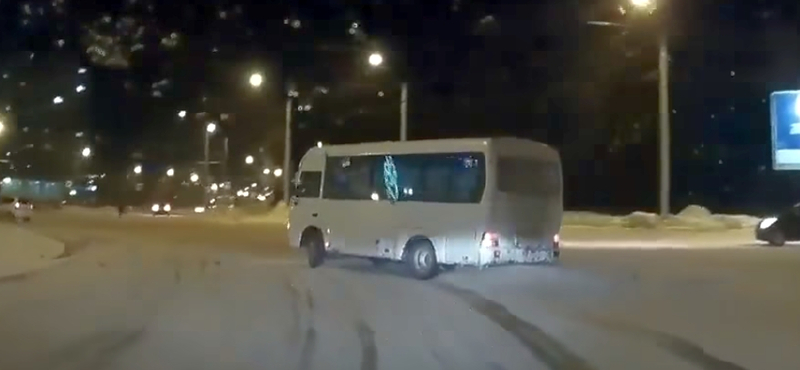 A driftelés egy busszal igazán jó móka – videó