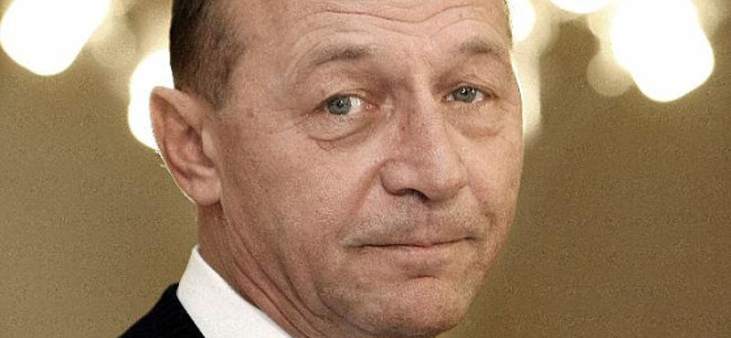 Kialszik a demokrácia lángja, ha Basescu veszít