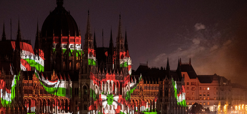 Szent István és Turul madár - az elhalasztott tűzijáték legerősebb képei