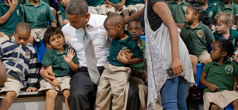 Fotó: Szerelmes kisfiú lopta el a showt Obama elől