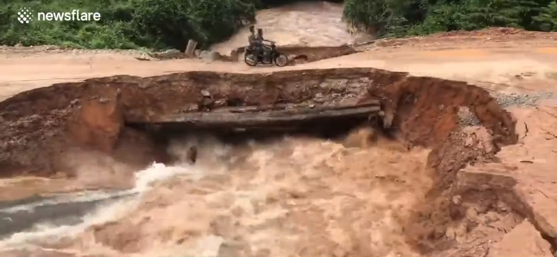 Sokkoló videó: motorosok alatt omlott össze egy híd Kambodzsában