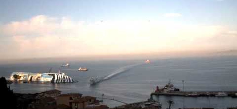 A Costa Concordia egy napja - timelapse videó