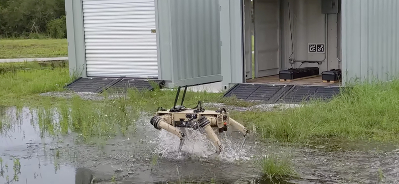 Antennákkal tűzdelték meg a robotkutyát, semlegesítheti a rendőröknek felállított csapdákat – videó