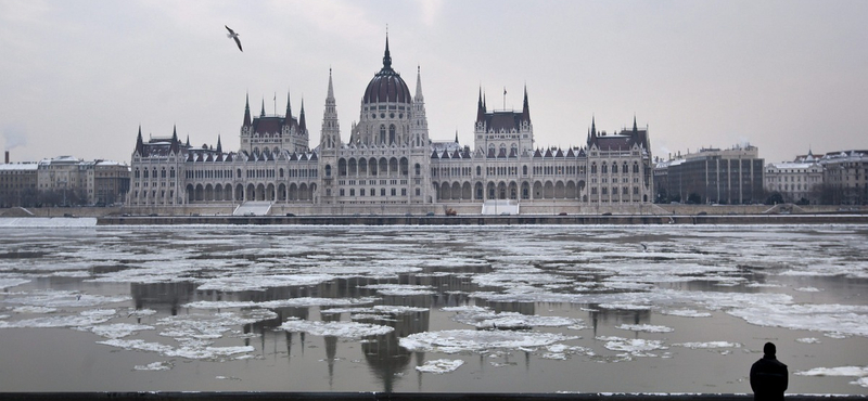 Budapesten is jégtáblák úsznak a Dunán - galéria