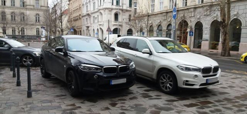 A nap fotója: fekete és fehér BMW divatterepjárók párosban tilos budapesti parkolása