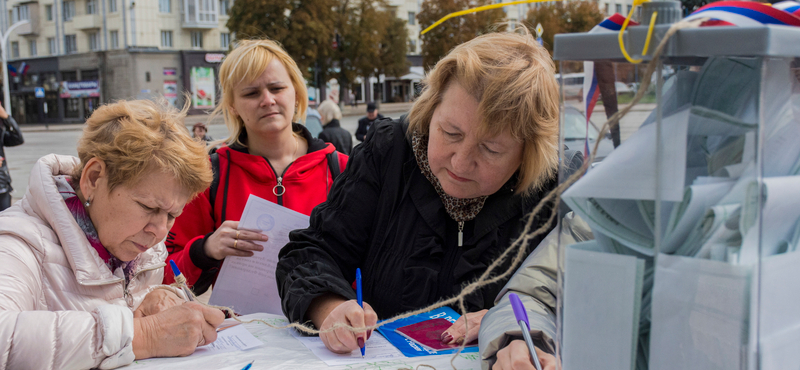 A valósággal köszönőviszonyban sem lévő részvételi adatokat közölnek az oroszok a „népszavazásokról”