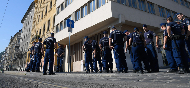 Több épület kiürítésével indult a nagy budapesti bombamentesítés – videó