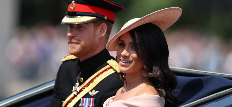 Meghan Markle Kaliforniában túrázott, míg a királyi család a koronázást ünnepelte