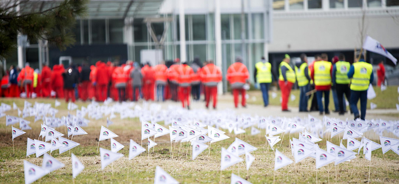 Audis szakszervezet: A komplett gyárban megállt a munka