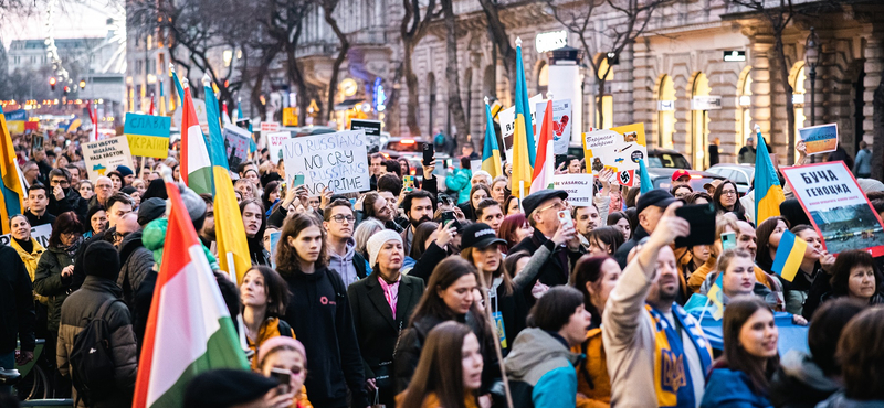 „A táblákon pedig lövésnyomok” – a háború ma is tart, akkor is, ha nem beszélünk róla