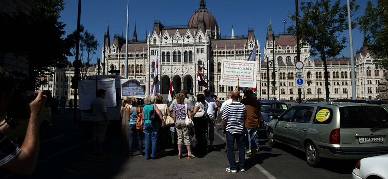 Strasbourg előtt a devizahiteles törvény