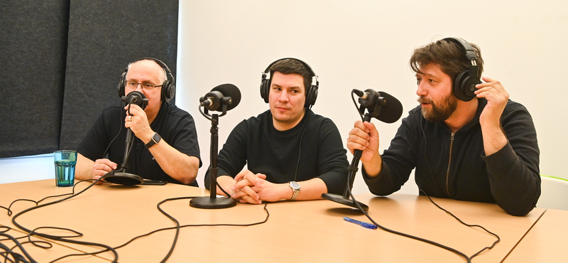 „Százszázalékos a félelem, a fájdalom, de az önzetlenség is” – podcast a HVG Kijevből hazaérkezett tudósítóival