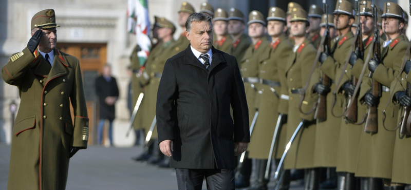 Gyásznap: Orbán Viktor megtekintette a díszzászlóaljat (fotók)