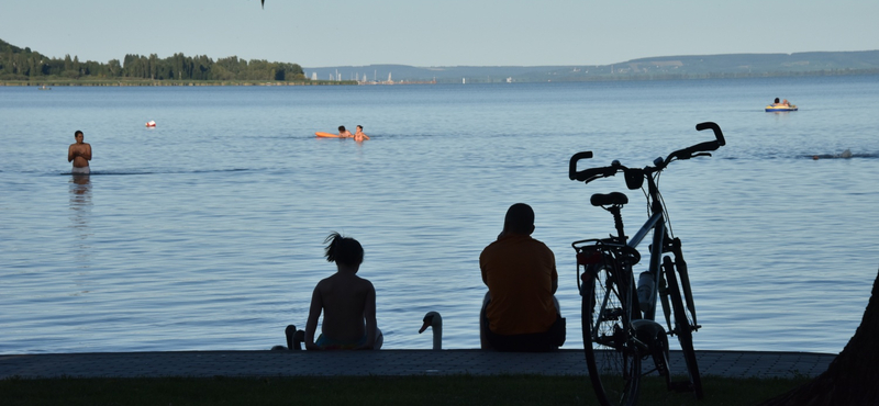 Van, ahol majdnem 30 fokos már a Balaton, de nem ott, ahol az OMSZ méri