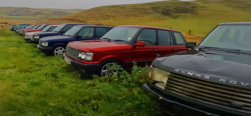 Tömegével parkolnak a semmi közepén az elhagyott Range Roverek – videó