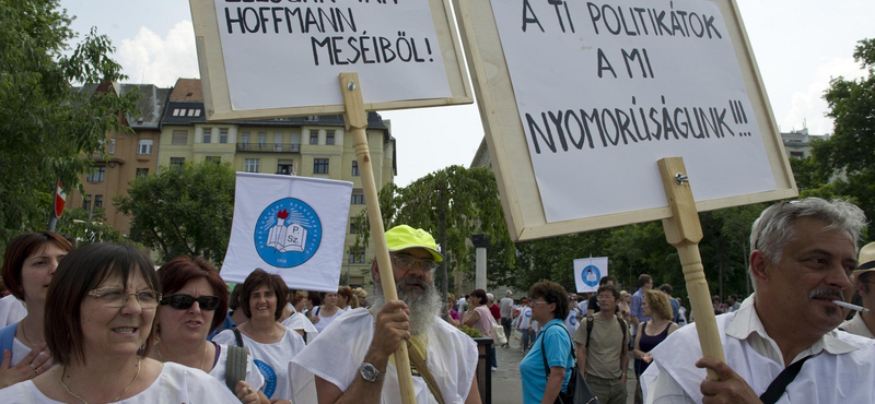 "Rossz az irány", de a Pedagógusok Szakszervezete nem vesz részt a sztrájkban