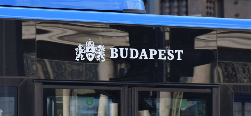 Tényleg bénán fest Budapest új logója a buszokon?