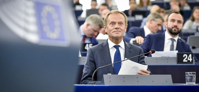 Tusk: „Aki a jogállamiság ellen van, Európa ellen van”