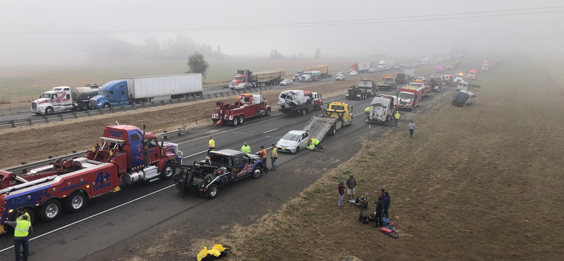 Hatvan kocsi ütközött össze az oregoni ködben 