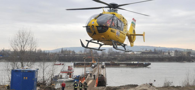 A Dunába zuhant egy helikopter Csepelnél -  megdöbbentő képek